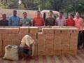 After 125 km Bollywood-style chase, Maha Police seize consignment of illicit liquor - Hindi News | After 125 km Bollywood-style chase, Maha Police seize consignment of illicit liquor | Latest national News at Lokmattimes.com