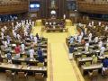 Cong-led oppn protests in Kerala Assembly continues - Hindi News | Cong-led oppn protests in Kerala Assembly continues | Latest politics News at Lokmattimes.com