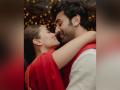 Alia Bhatt reacts to viral video of husband Ranbir Kapoor, calls it a 'Full Vibe' - Hindi News | Alia Bhatt reacts to viral video of husband Ranbir Kapoor, calls it a 'Full Vibe' | Latest maharashtra News at Lokmattimes.com