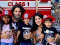 Sunny Leone, family have a day out with firemen - Hindi News | Sunny Leone, family have a day out with firemen | Latest lifestyle News at Lokmattimes.com