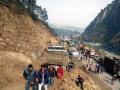 Landslide blocks stretch of Chandigarh-Manali highway - Hindi News | Landslide blocks stretch of Chandigarh-Manali highway | Latest national News at Lokmattimes.com
