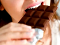 This could be a reason for your late-night chocolate cravings - Hindi News | This could be a reason for your late-night chocolate cravings | Latest health News at Lokmattimes.com