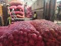 Onion prices cross Rs 100/a kg in Delhi, Centre turns to imports - Hindi News | Onion prices cross Rs 100/a kg in Delhi, Centre turns to imports | Latest business News at Lokmattimes.com
