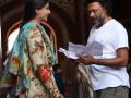 Sonam Kapoor unveils cover of Rakeysh Omprakash Mehra's autobiography - Hindi News | Sonam Kapoor unveils cover of Rakeysh Omprakash Mehra's autobiography | Latest lifestyle News at Lokmattimes.com