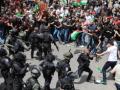 Clashes erupt between Palestinians, Israeli police during funeral in Jerusalem - Hindi News | Clashes erupt between Palestinians, Israeli police during funeral in Jerusalem | Latest politics News at Lokmattimes.com