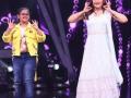 Jaya Prada teaches dance steps from song 'Mujhe Naulakha Mangade' to contestant Samaira - Hindi News | Jaya Prada teaches dance steps from song 'Mujhe Naulakha Mangade' to contestant Samaira | Latest entertainment News at Lokmattimes.com