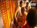 Yogi Adityanath installs retrieved 18th-century Maa Annapurna idol at Varanasi's Kashi Vishwanath Temple - Hindi News | Yogi Adityanath installs retrieved 18th-century Maa Annapurna idol at Varanasi's Kashi Vishwanath Temple | Latest national News at Lokmattimes.com