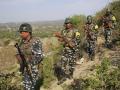 CRPF officer injured in grenade attack in J&K's Tral - Hindi News | CRPF officer injured in grenade attack in J&K's Tral | Latest national News at Lokmattimes.com