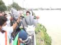 Telangana Youth Cong throws bike into Hussain Sagar Lake protesting against fuel price hike - Hindi News | Telangana Youth Cong throws bike into Hussain Sagar Lake protesting against fuel price hike | Latest national News at Lokmattimes.com
