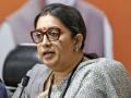 Smriti Irani reaches out to SP leaders in Amethi - Hindi News | Smriti Irani reaches out to SP leaders in Amethi | Latest politics News at Lokmattimes.com