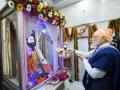 PM offers prayers at Shri Guru Ravidas Vishram Dham Mandir - Hindi News | PM offers prayers at Shri Guru Ravidas Vishram Dham Mandir | Latest politics News at Lokmattimes.com