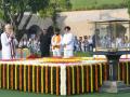 PM Modi pays tributes to Mahatma Gandhi, urges all to buy khadi - Hindi News | PM Modi pays tributes to Mahatma Gandhi, urges all to buy khadi | Latest politics News at Lokmattimes.com