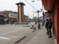 After 70 days, mobile phones start ringing in Kashmir again - Hindi News | After 70 days, mobile phones start ringing in Kashmir again | Latest national News at Lokmattimes.com