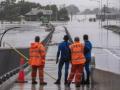 Sydney inundated with flood waters, residents asked to evacuate - Hindi News | Sydney inundated with flood waters, residents asked to evacuate | Latest politics News at Lokmattimes.com