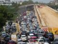 Delhi, Noida commuters keep crawling as Ashram flyover shut for 45 days - Hindi News | Delhi, Noida commuters keep crawling as Ashram flyover shut for 45 days | Latest national News at Lokmattimes.com
