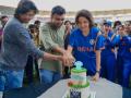 Anushka Sharma wraps up 'Chakda 'Xpress', Jhulan Goswami gives clap on final shot - Hindi News | Anushka Sharma wraps up 'Chakda 'Xpress', Jhulan Goswami gives clap on final shot | Latest entertainment News at Lokmattimes.com