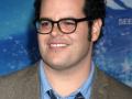 Josh Gad accuses Hollywood of 'dumbing down' - Hindi News | Josh Gad accuses Hollywood of 'dumbing down' | Latest entertainment News at Lokmattimes.com