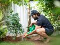 Off screen, 'Pushpa Raj' Allu Arjun is a green warrior who bats for the environment - Hindi News | Off screen, 'Pushpa Raj' Allu Arjun is a green warrior who bats for the environment | Latest entertainment News at Lokmattimes.com