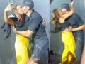 Enrique shares passionate kiss with fan during meet, greet - Hindi News | Enrique shares passionate kiss with fan during meet, greet | Latest entertainment News at Lokmattimes.com