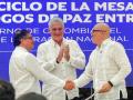 Colombian govt, guerrilla group sign 6-month ceasefire - Hindi News | Colombian govt, guerrilla group sign 6-month ceasefire | Latest politics News at Lokmattimes.com