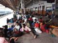 Agnipath protests: Commuters stranded as several trains cancelled - Hindi News | Agnipath protests: Commuters stranded as several trains cancelled | Latest politics News at Lokmattimes.com