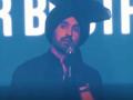 Diljit Dosanjh pays emotional tribute to Moosewala in live concert - Hindi News | Diljit Dosanjh pays emotional tribute to Moosewala in live concert | Latest entertainment News at Lokmattimes.com