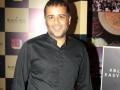 Chetan Bhagat: Vidhu Vinod Chopra drove me close to suicide - Hindi News | Chetan Bhagat: Vidhu Vinod Chopra drove me close to suicide | Latest entertainment News at Lokmattimes.com