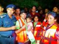NDRF rescues family stuck in flood waters in Hyderabad - Hindi News | NDRF rescues family stuck in flood waters in Hyderabad | Latest national News at Lokmattimes.com