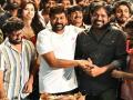 Chiranjeevi celebrates Meher Ramesh's b'day on 'Walter Veerayya' sets - Hindi News | Chiranjeevi celebrates Meher Ramesh's b'day on 'Walter Veerayya' sets | Latest entertainment News at Lokmattimes.com