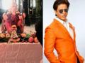 SRK brings Lord Ganpati home with AbRam, feasts on modaks - Hindi News | SRK brings Lord Ganpati home with AbRam, feasts on modaks | Latest entertainment News at Lokmattimes.com