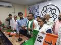 Local Tripura party chief joins Trinamool along with workers - Hindi News | Local Tripura party chief joins Trinamool along with workers | Latest politics News at Lokmattimes.com
