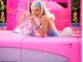 Actress Margot Robbie celebrates birthday with Barbie cake - Hindi News | Actress Margot Robbie celebrates birthday with Barbie cake | Latest entertainment News at Lokmattimes.com