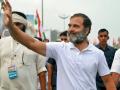 Bharat Jodo Yatra: Rahul Gandhi hoists national flag at Charminar - Hindi News | Bharat Jodo Yatra: Rahul Gandhi hoists national flag at Charminar | Latest politics News at Lokmattimes.com