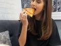 Tara Sutaria gorges on pizza for breakfast on set - Hindi News | Tara Sutaria gorges on pizza for breakfast on set | Latest lifestyle News at Lokmattimes.com