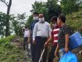 Bengal's Alipurduar DM braves hills, jungle to vaccinate villagers - Hindi News | Bengal's Alipurduar DM braves hills, jungle to vaccinate villagers | Latest health News at Lokmattimes.com
