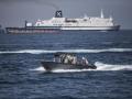 Ship movement via Hormuz halts, global oil prices firm up - Hindi News | Ship movement via Hormuz halts, global oil prices firm up | Latest business News at Lokmattimes.com