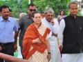Did Gehlot meet Sonia with papers detailing allegations against Pilot? - Hindi News | Did Gehlot meet Sonia with papers detailing allegations against Pilot? | Latest politics News at Lokmattimes.com