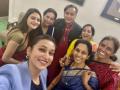 Tharoor offers apology after Twitter backlash on selfie with women MPs - Hindi News | Tharoor offers apology after Twitter backlash on selfie with women MPs | Latest politics News at Lokmattimes.com