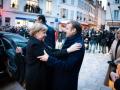 Macron offers Merkel French national honour on her farewell trip - Hindi News | Macron offers Merkel French national honour on her farewell trip | Latest politics News at Lokmattimes.com