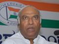 Double engine disastrous govts using autocratic methods to stall a compassionate outreach: Kharge on stopping Rahul's convoy in Manipur - Hindi News | Double engine disastrous govts using autocratic methods to stall a compassionate outreach: Kharge on stopping Rahul's convoy in Manipur | Latest politics News at Lokmattimes.com