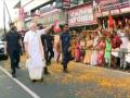 PM Modi surprises everyone by walking on Kochi streets during road show - Hindi News | PM Modi surprises everyone by walking on Kochi streets during road show | Latest politics News at Lokmattimes.com