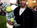 Met Gala 2021: Frank Ocean carries green robotic baby on the red carpet - Hindi News | Met Gala 2021: Frank Ocean carries green robotic baby on the red carpet | Latest entertainment News at Lokmattimes.com