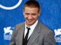 Hollywood shutdown: Jeremy Renner seeks reduction in child support payments - Hindi News | Hollywood shutdown: Jeremy Renner seeks reduction in child support payments | Latest entertainment News at Lokmattimes.com