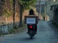 Snowy days, meagre returns give Kashmir's delivery drivers a bumpy ride - Hindi News | Snowy days, meagre returns give Kashmir's delivery drivers a bumpy ride | Latest national News at Lokmattimes.com