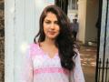 Rhea Chakraborty, family left building in middle of night: Reports - Hindi News | Rhea Chakraborty, family left building in middle of night: Reports | Latest lifestyle News at Lokmattimes.com