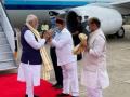 PM arrives in K'taka; CM Bommai, Governor accord warm welcome - Hindi News | PM arrives in K'taka; CM Bommai, Governor accord warm welcome | Latest politics News at Lokmattimes.com