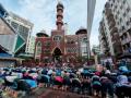Malaysia marks Eid amid Covid decline - Hindi News | Malaysia marks Eid amid Covid decline | Latest politics News at Lokmattimes.com