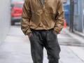 Kanye West flashes onlookers during Venice boat ride - Hindi News | Kanye West flashes onlookers during Venice boat ride | Latest international News at Lokmattimes.com
