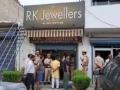 3 rob jewellery shop at gunpoint in Gurugram - Hindi News | 3 rob jewellery shop at gunpoint in Gurugram | Latest national News at Lokmattimes.com