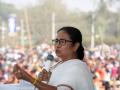 Mamata Banerjee rides e-scooter to protest petrol price hike - Hindi News | Mamata Banerjee rides e-scooter to protest petrol price hike | Latest politics News at Lokmattimes.com